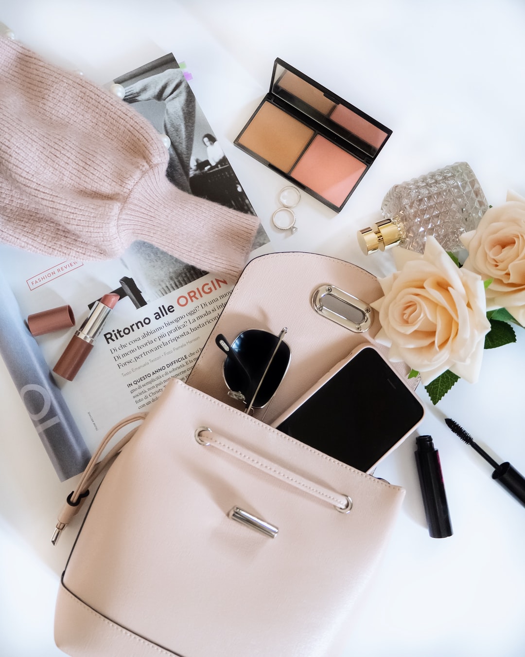Handbag essentials that every woman should always carry